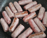Foto del paso 1 de la receta: Salchichas frescas con cebolla caramelizada