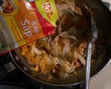 Foto langkah ke 10 dari resep Seblak Goreng.