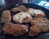 Foto del paso 3 de la receta: Milanesa a la napolitana con puré y ensalada