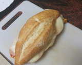 Foto del paso 6 de la receta: Bocadillo de lomo adobado con pimiento del piquillo, tortilla y queso