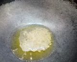 A picture of step 2 of South Indian spicy prawn gravy.