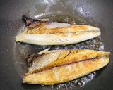 Foto langkah ke 2 dari resep Ikan asin + sambal matah.