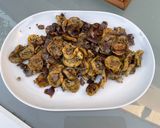 Une image de l'étape 8 de Courgettes jaunes marinées à l’oignon rouge et épices à la plancha.