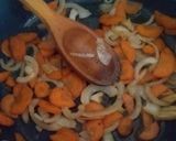 Foto del paso 3 de la receta: Pechuga de pollo en salsa de naranja con romero y curry