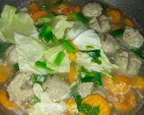Foto langkah ke 3 dari resep Sup Kacang Polong Bakso.