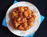 A picture of step 3 of Khatay Aloo With pasta 😉.
