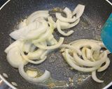Hình bước làm 3 của món Món cho bé: Salad trộn thịt bò và Khoai tây chiên lắc phô mai