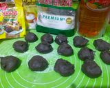 Foto langkah ke 6 dari resep 841. Black Bomboloni (isi vla kopi, diplomat cream dan vla susu) 1x profing.