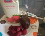 A picture of step 1 of Strawvocado smoothie.