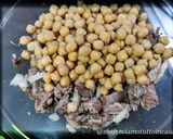 A picture of step 2 of Boiled Meat Salad with Chickpeas and Onions.