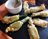 Foto del paso 6 de la receta: Flores de calabacín rellenas de queso