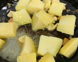 Foto del paso 3 de la receta: Patata y brócoli rehogados con queso de Arzua
