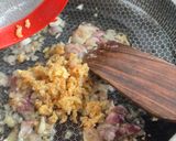 Gambar langkah 2 resipi Sawi Tumis Udang Kering.