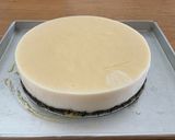 Foto langkah ke 3 dari resep Unbaked Oreo Cheesecake.