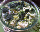 Foto del paso 3 de la receta: Ensalada de moñitos con brócoli