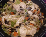 Foto del paso 3 de la receta: Pechugas de pollo en salsa de apio, zanahoria y champiñones