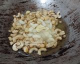 Foto langkah ke 2 dari resep Kacang Mede Goreng Bawang Putih.