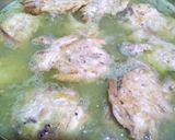 Foto del paso 3 de la receta: Tortitas de pollo en salsa de tomate!