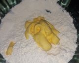 Foto langkah ke 1 dari resep Stik keju goreng porsi mini.