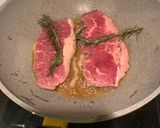 Foto langkah ke 3 dari resep Ribeye steak mushroom sauce (pan fry).