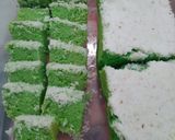 Foto langkah ke 4 dari resep Putu Ayu Kukus Loyang No Mixer.