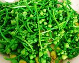 Hình bước làm 3 của món Nụ mướp xào thịt bò