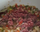 Foto del paso 3 de la receta: Tuco reciclado con asado, chorizos y algo más 😉