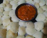 A picture of step 4 of Semolina idli.
