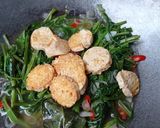 Foto langkah ke 3 dari resep Oseng kangkung tofu.