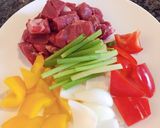 Hình bước làm 1 của món Cơm bò xào ớt chuông