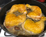 Foto del paso 6 de la receta: Pollo en salsa de setas con aroma de tomillo y romero