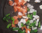 Foto del paso 2 de la receta: 🫑 ʜᴜᴇᴠᴏ ʀᴇᴠᴜᴇʟᴛᴏ 🍅