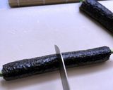 Foto del passaggio 14 della ricetta Sushi con cetriolo "Kappa-maki"