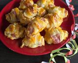 Sajtos-sonkás mini croissant recept fázis 2 fotója