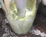Foto del paso 2 de la receta: Mayonesa Casera con Cilantro
