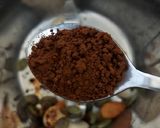 A picture of step 3 of Coffee Oats bran Smoothie.