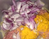 A picture of step 1 of Qeema Alo.