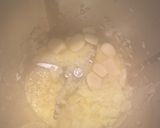 Foto del paso 2 de la receta: Sopa eslovaca de ajo, patata y queso en pan