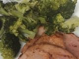 Brócoli a la sartén con lomo adobado