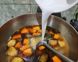 Foto langkah ke 4 dari resep Kolak Ubi, Pisang, dan Kolang-Kaling.