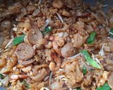 Foto langkah ke 4 dari resep Kwetiau goreng.