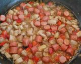 Foto del paso 4 de la receta: Arroz con pollo, salchichas y verdura
