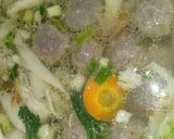 Foto langkah ke 4 dari resep Sup Jamur Tiram Bola-bola Daging.