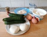 Foto del passaggio 1 della ricetta Torta salata morbida di zucchine