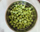 A picture of step 2 of Matar wala baingan ka bharta without onion.