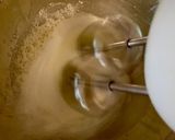 Bögrés piskóta savanyú gyümölcsökkel és dióval recept fázis 3 fotója