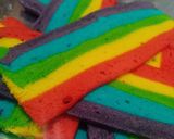Foto langkah ke 5 dari resep Rainbow gulung anti gagal.