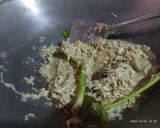 Foto langkah ke 5 dari resep Ayam suwir isian lemper.