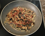 Foto del paso 2 de la receta: Pasta cremosa de bacon y champiñones (estilo risotto)