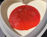 Une image de l'étape 19 de Gâteau-miroir en forme de cœur 3D, fourré à la fraise et à la mousse à la vanille.